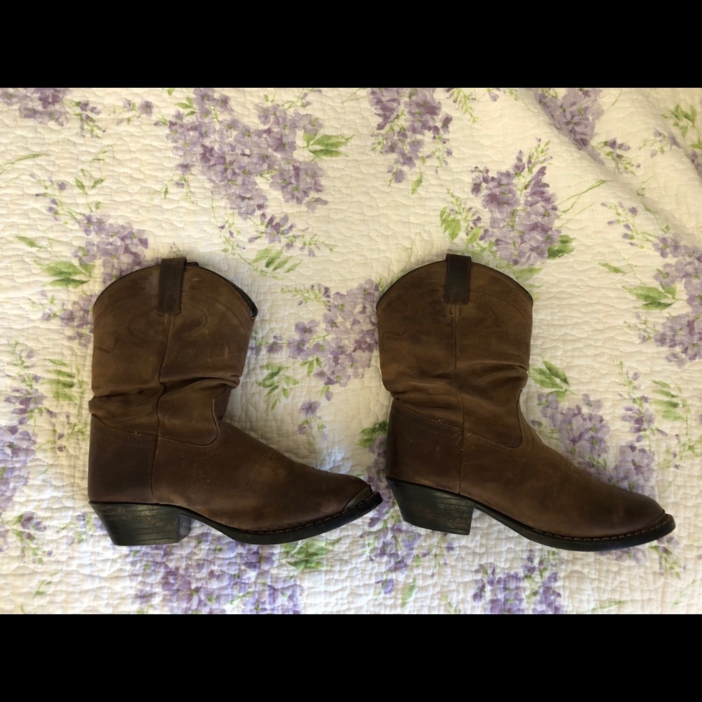 Short cowboy boots